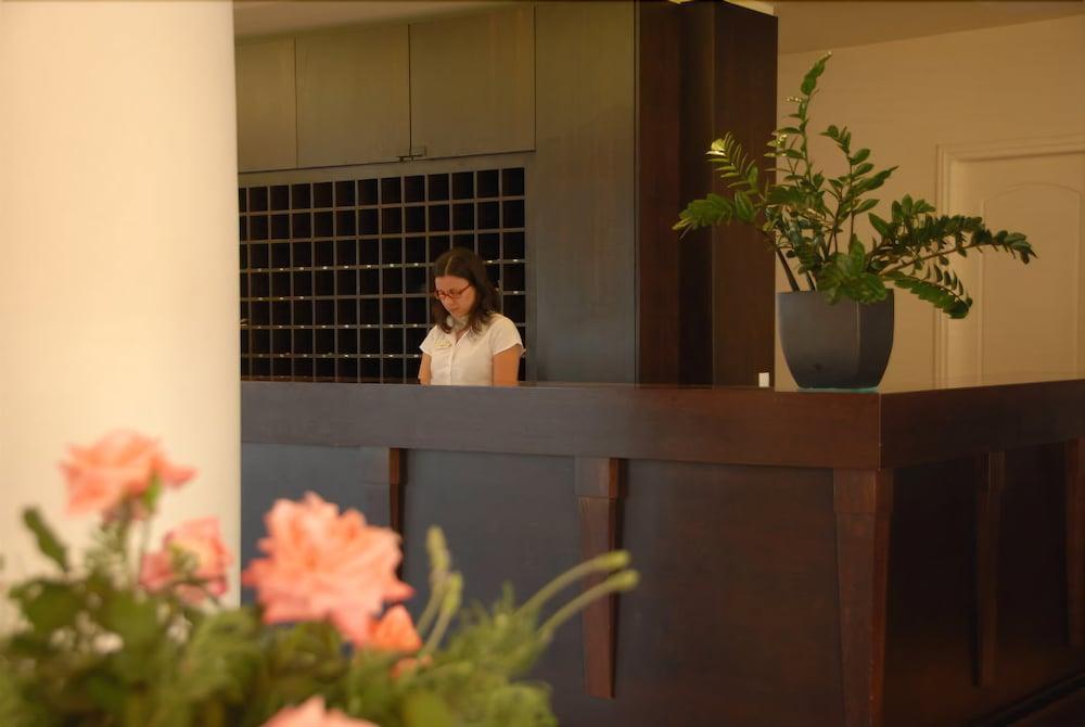 Bitzaro Grande Hotel & Suites Kalamákion 外观 照片