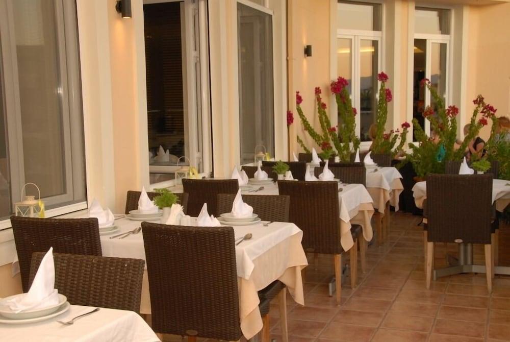 Bitzaro Grande Hotel & Suites Kalamákion 外观 照片